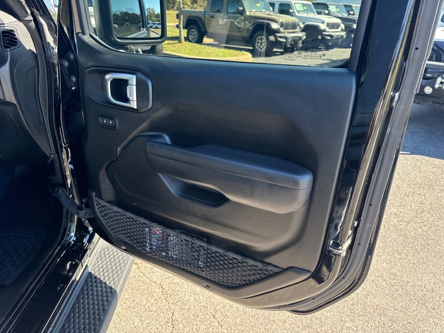 Used 2022 Jeep Wrangler Sport AWD/4WD image 17