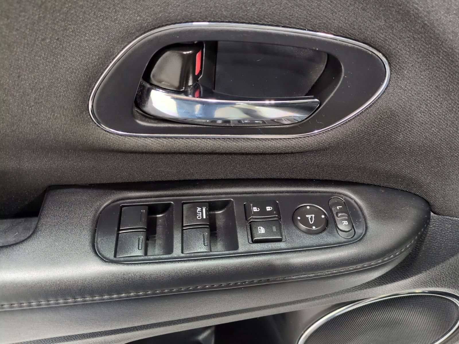 Used 2022 Honda HR-V EX image 16