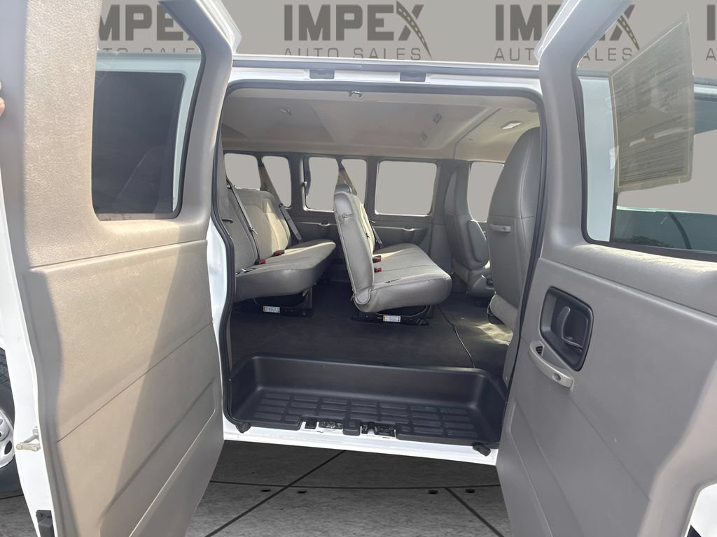 Used 2025 Chevrolet Express 3500 LS RWD image 16