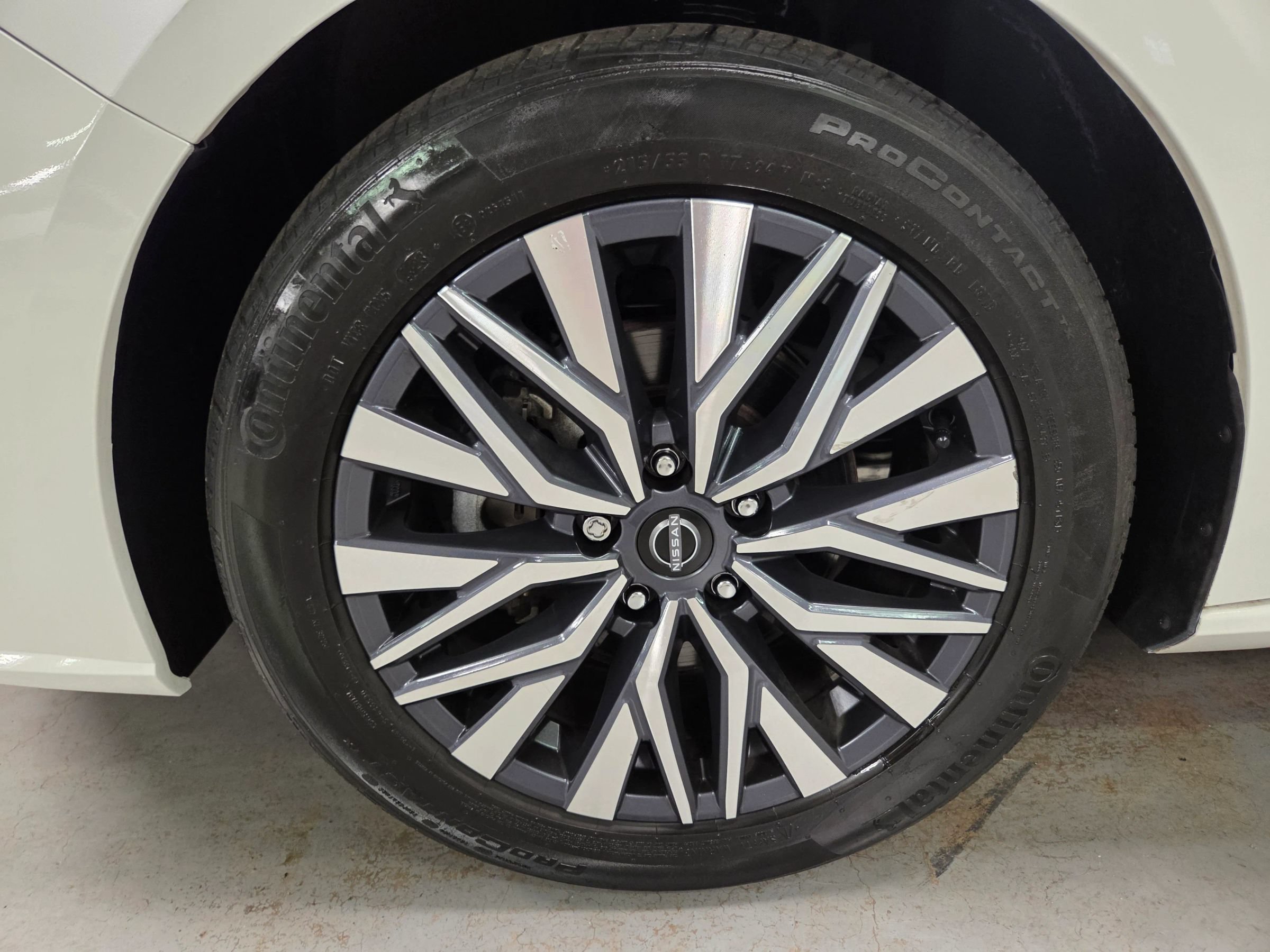 Used 2023 Nissan Altima 2.5 SV FWD image 13