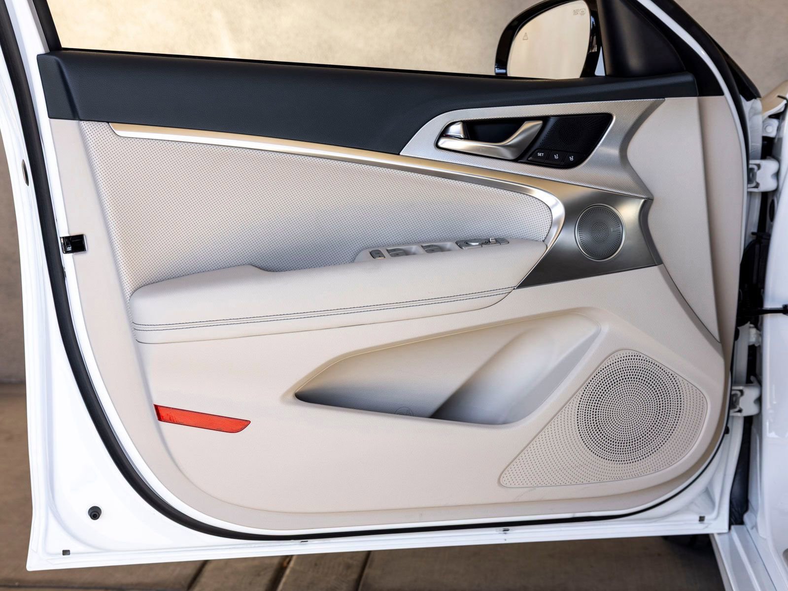 Used 2026 Genesis G70 2.5T Prestige image 14