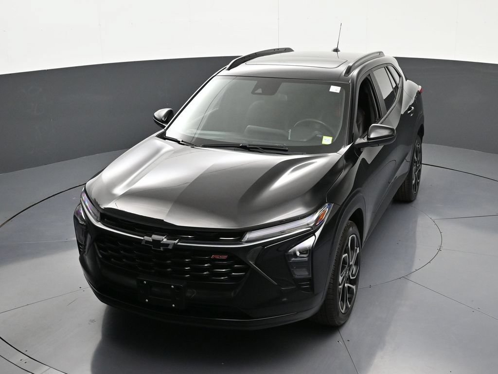 Used 2024 Chevrolet Trax RS w/ Sunroof Package FWD image 23