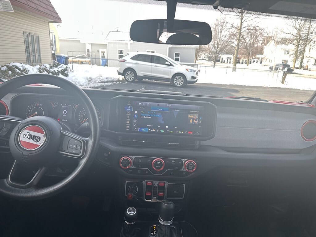 Used 2025 Jeep Gladiator Sport image 31