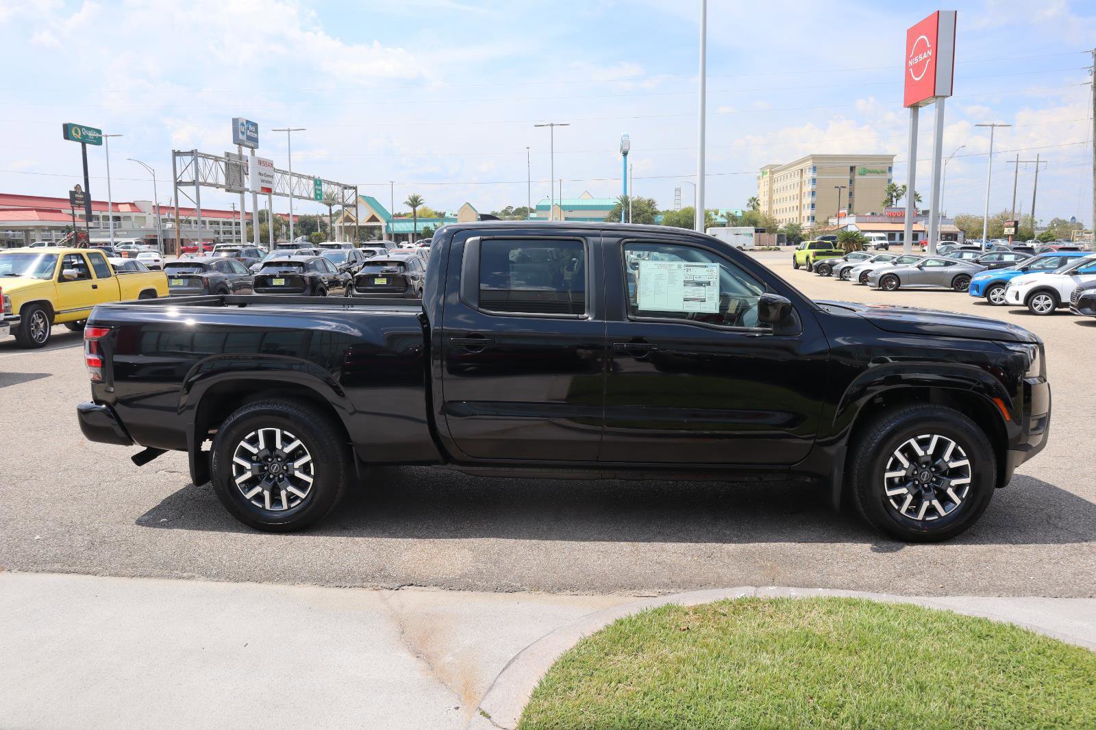 Used 2026 Nissan Frontier SV w/ SV Convenience Package RWD image 13