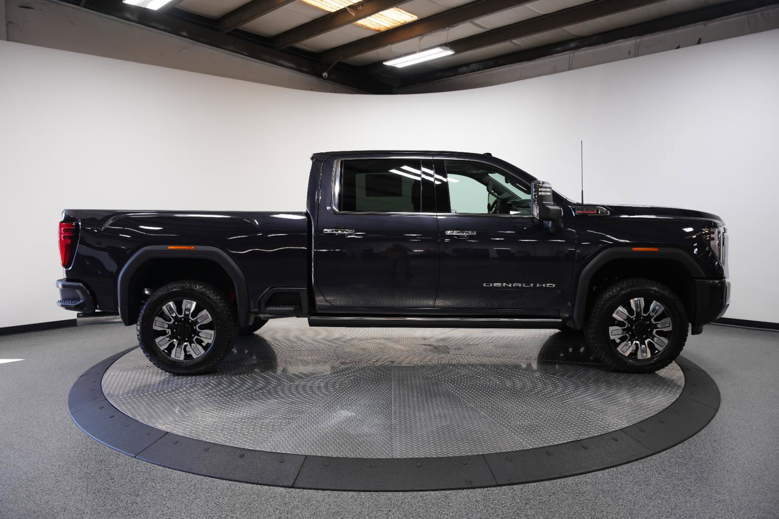 New 2025 GMC Sierra 2500 Denali w/ Denali Reserve Package image 12