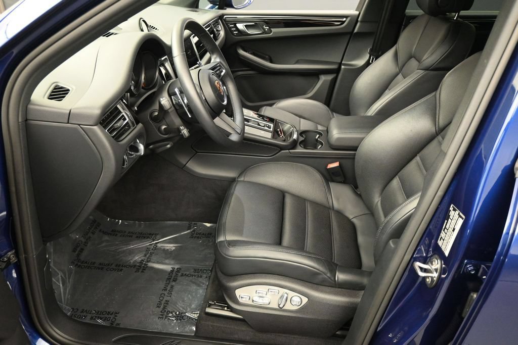 Used 2025 Porsche Macan AWD/4WD image 6
