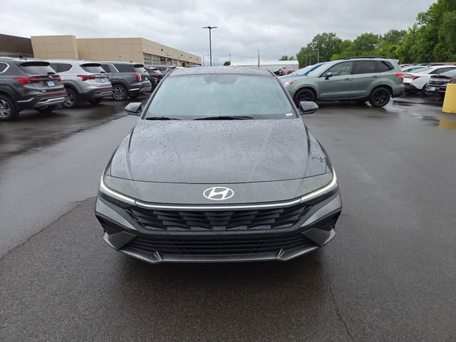 New 2025 Hyundai Elantra SEL image 3