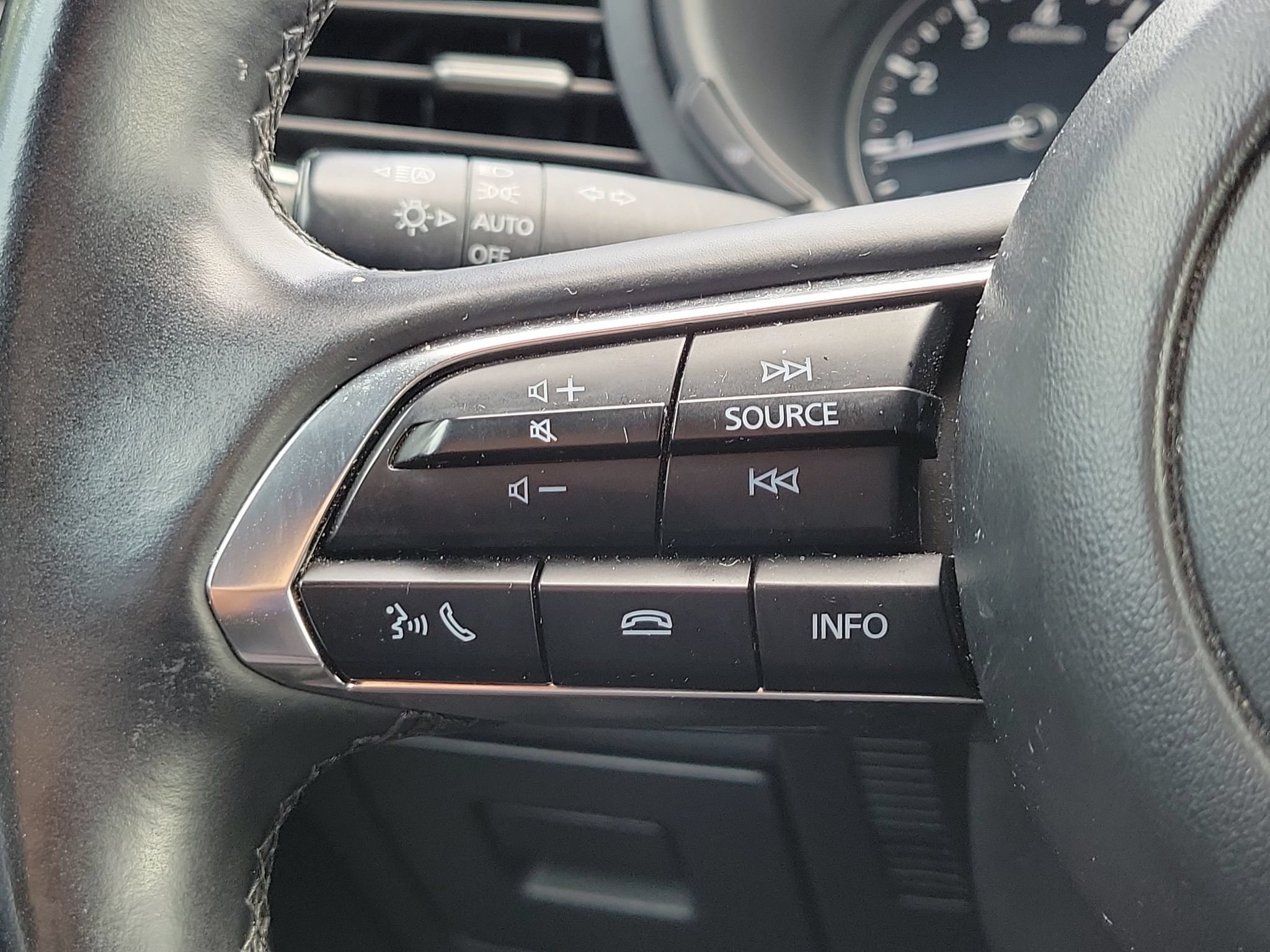 Used 2025 MAZDA MAZDA3 s Sport FWD image 11