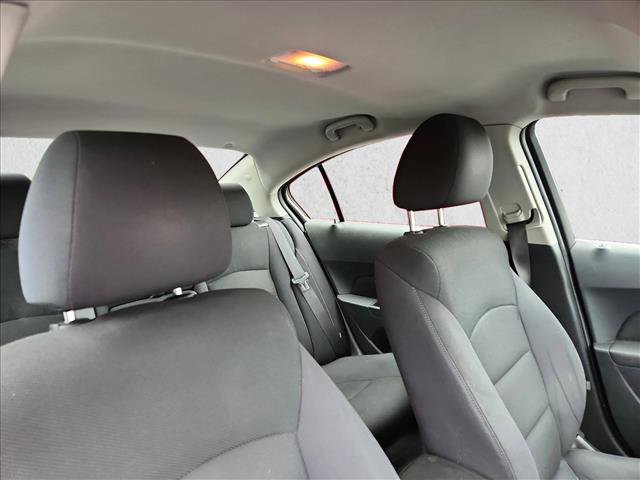 Used 2016 Chevrolet Cruze LT FWD image 6