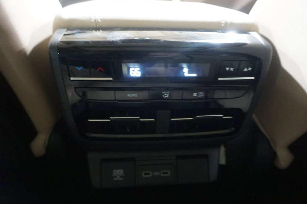 Used 2023 Acura MDX SH-AWD w/ Technology Package image 16