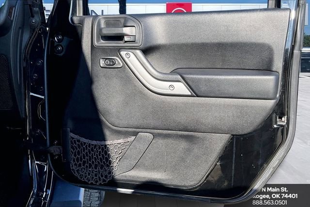 Used 2015 Jeep Wrangler Unlimited Sahara w/ Max Tow Package image 24