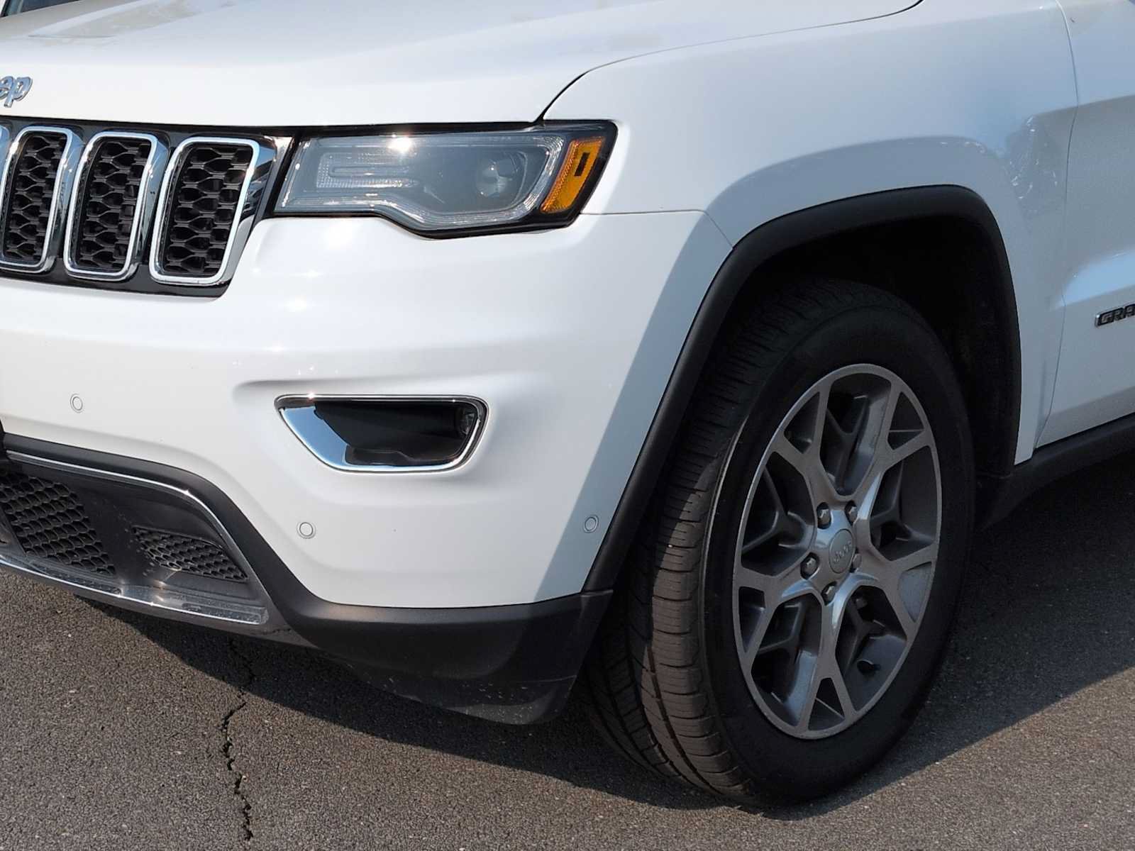 Used 2022 Jeep Grand Cherokee Limited w/ Tech Group AWD/4WD image 11