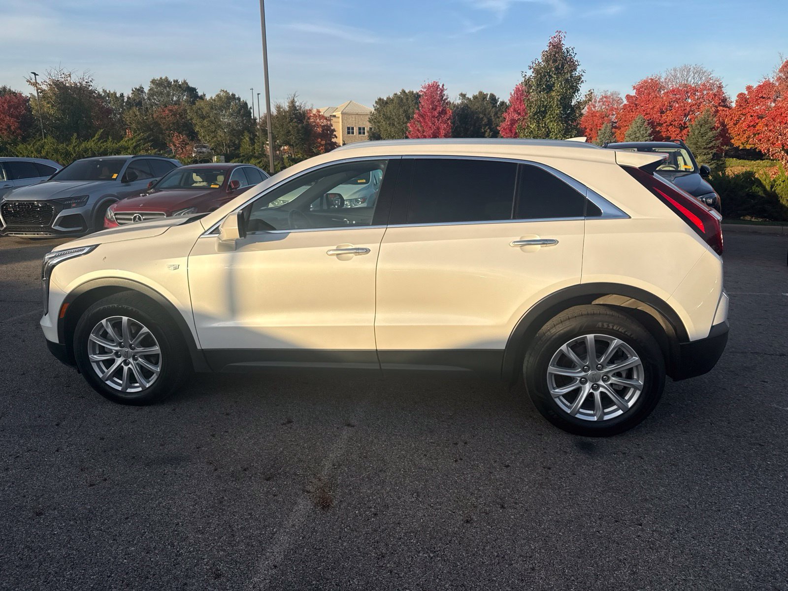 Used 2022 Cadillac XT4 Luxury w/ Cold Weather Package AWD/4WD image 8