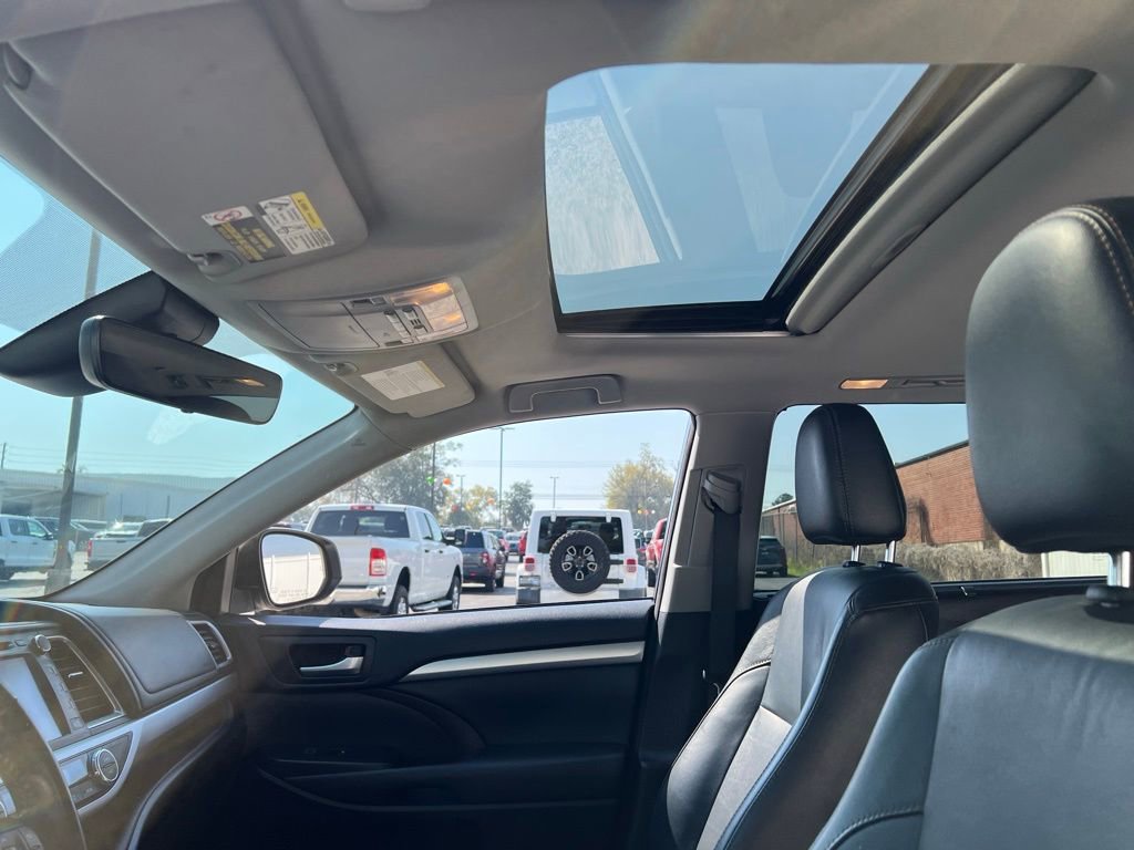 Used 2017 Toyota Highlander XLE image 14