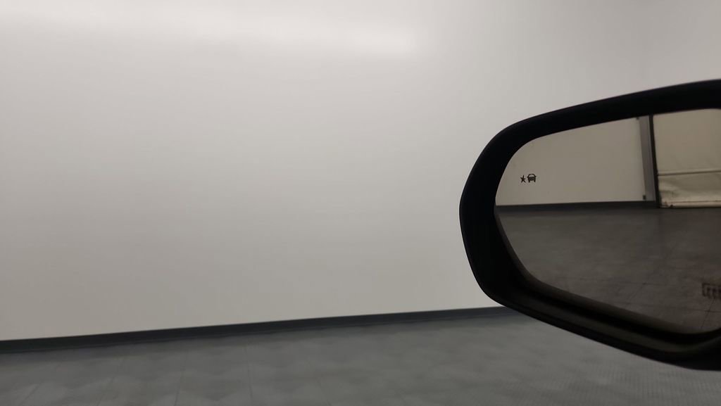 Used 2024 GMC Acadia AT4 w/ Luxury Package image 21