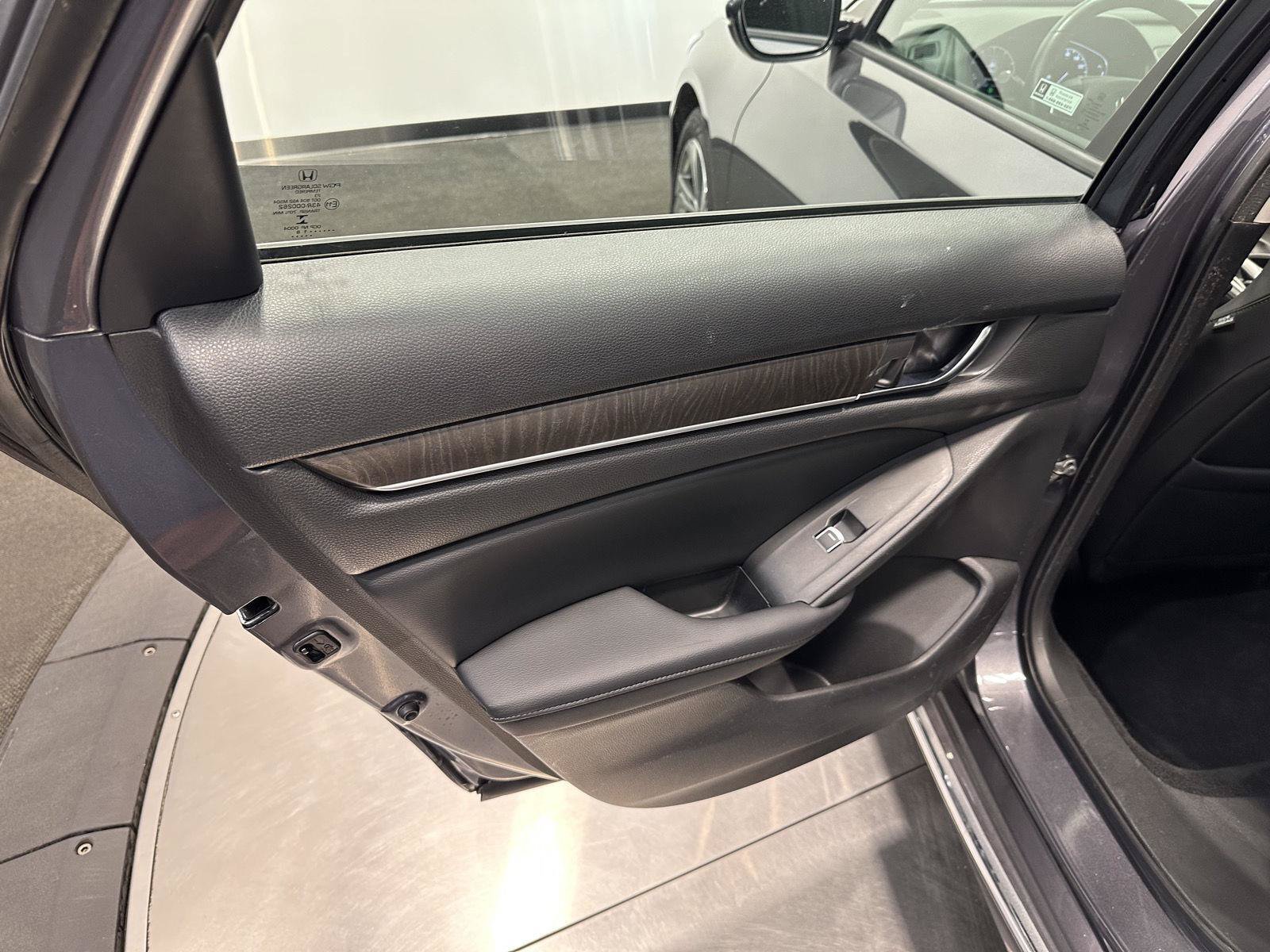 Used 2018 Honda Accord EX-L image 24