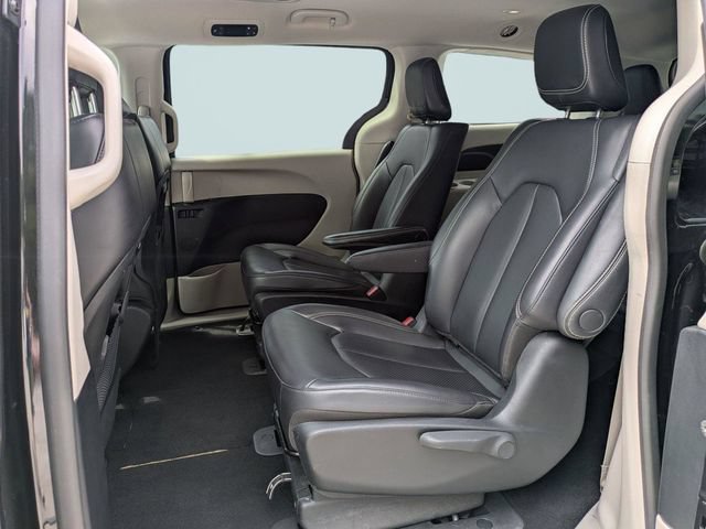Used 2023 Chrysler Pacifica Touring-L FWD image 15