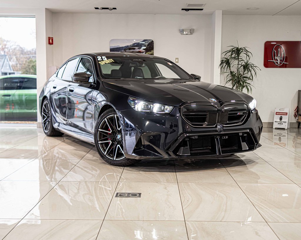Used 2025 BMW M5 w/ Carbon Package image 5