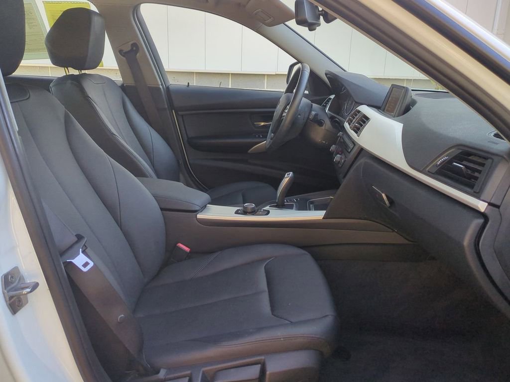 Used 2014 BMW 320i xDrive Sedan AWD/4WD image 27