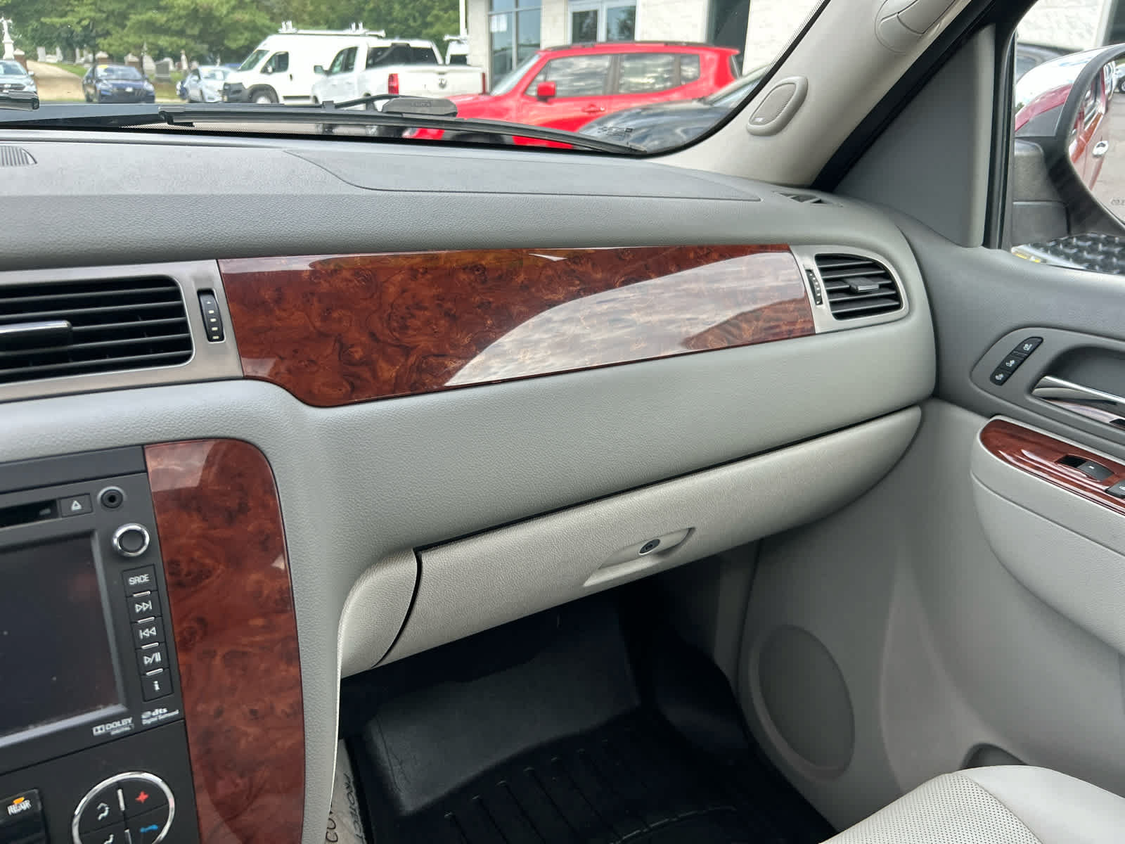 Used 2013 Chevrolet Suburban LTZ AWD/4WD image 18
