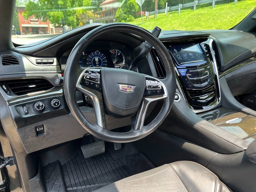 Used 2019 Cadillac Escalade Platinum image 10