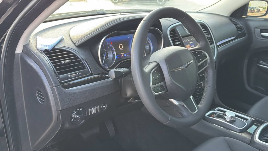 Used 2023 Chrysler 300 Touring w/ Sport Appearance Package RWD image 17