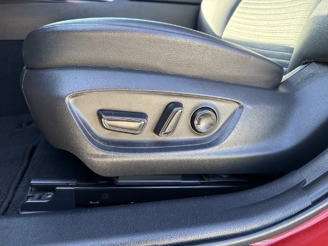 Used 2020 Toyota Camry SE FWD image 18
