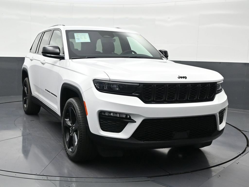 Used 2025 Jeep Grand Cherokee Limited w/ Black Appearance Package image 7
