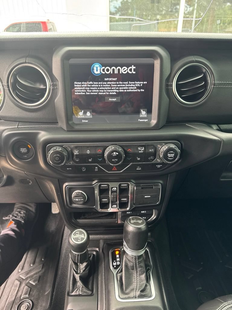 Used 2021 Jeep Wrangler Unlimited Sahara AWD/4WD image 8