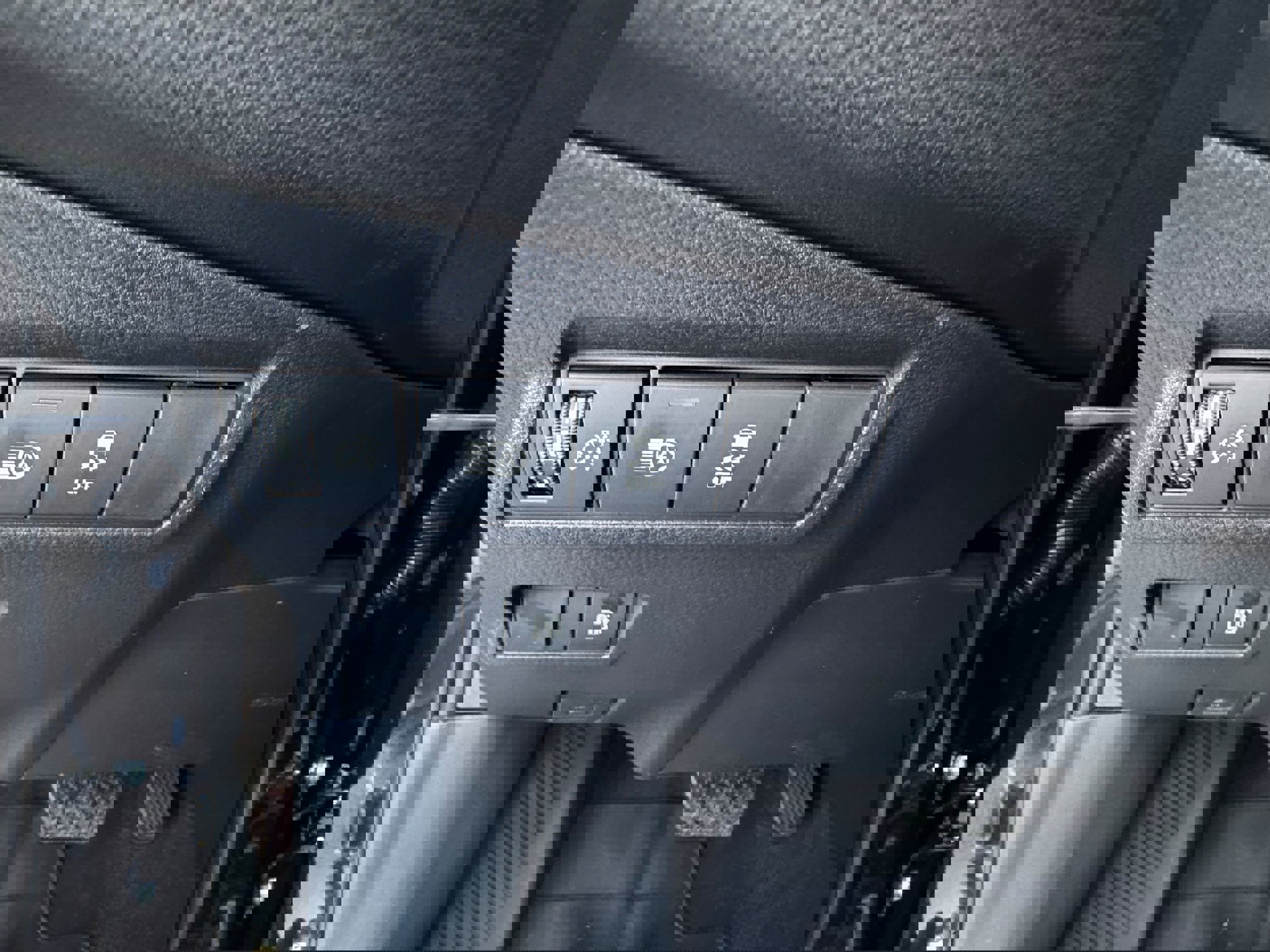 Used 2025 Toyota Corolla Cross AWD Hybrid image 25