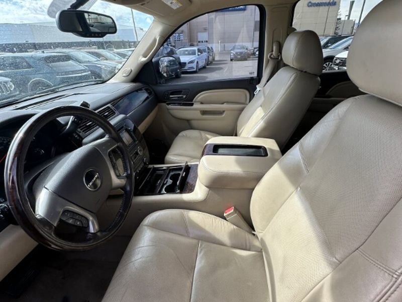 Used 2011 GMC Yukon XL Denali image 24