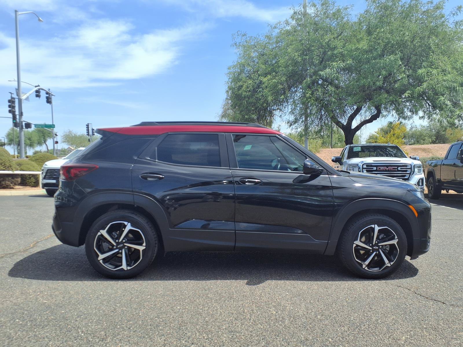 Used 2021 Chevrolet TrailBlazer RS w/ Sun and Liftgate Package FWD image 4