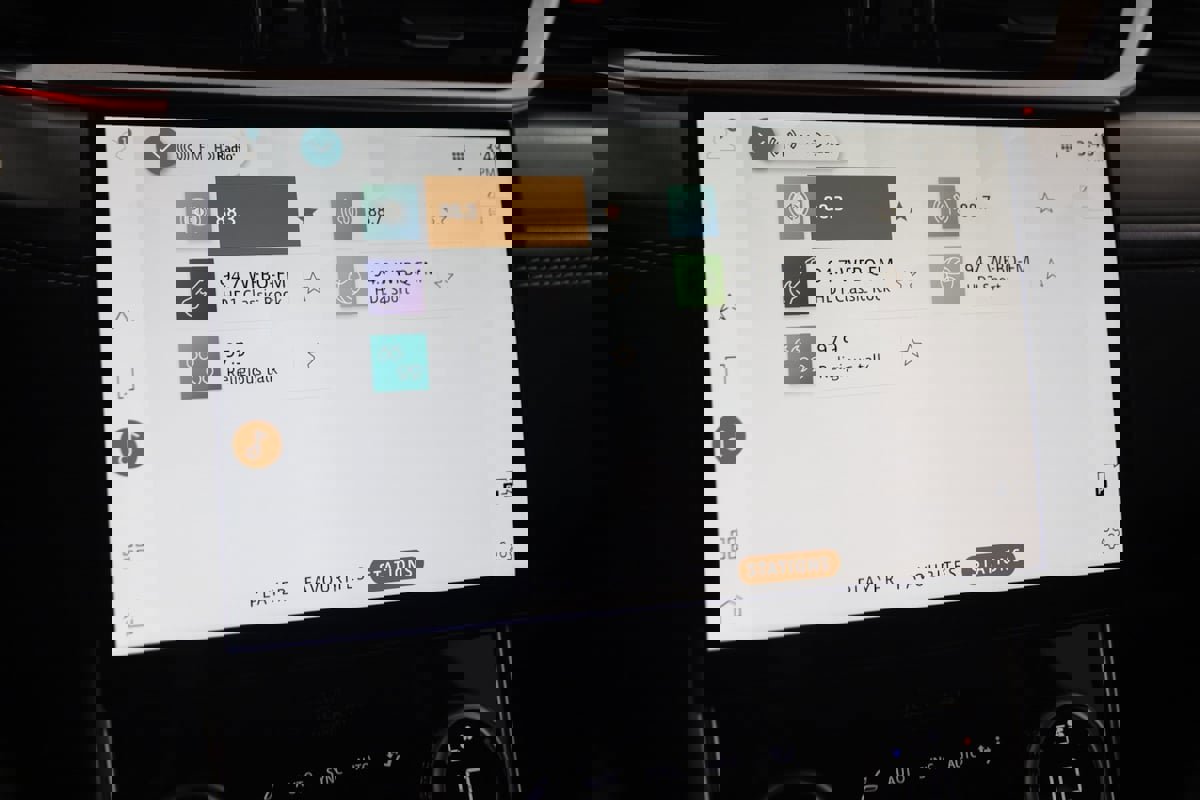 Used 2024 Jaguar XF R-Dynamic SE image 38