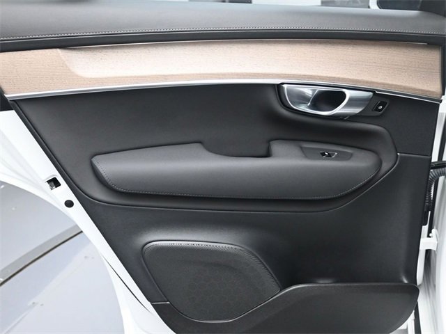 Used 2025 Volvo XC90 B5 Plus w/ Protection Package Premier image 23