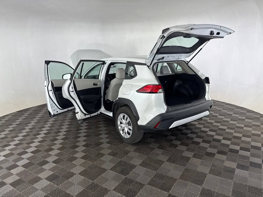 Used 2023 Toyota Corolla Cross L AWD/4WD image 18