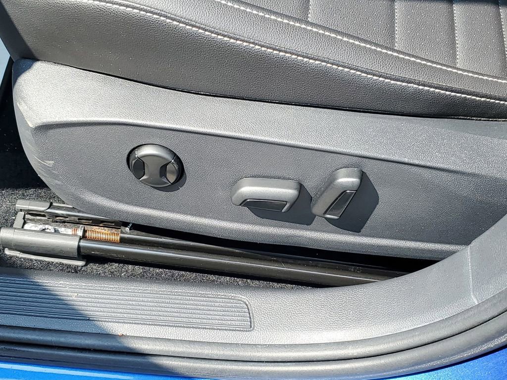 Used 2023 Volkswagen Jetta SE image 8