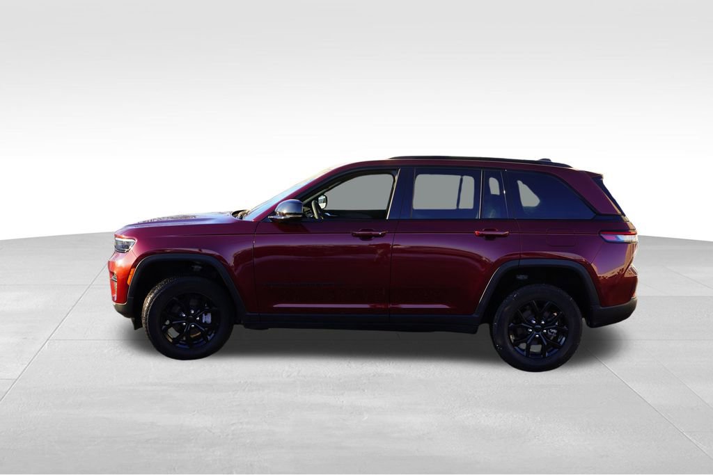 Certified 2025 Jeep Grand Cherokee Altitude image 9