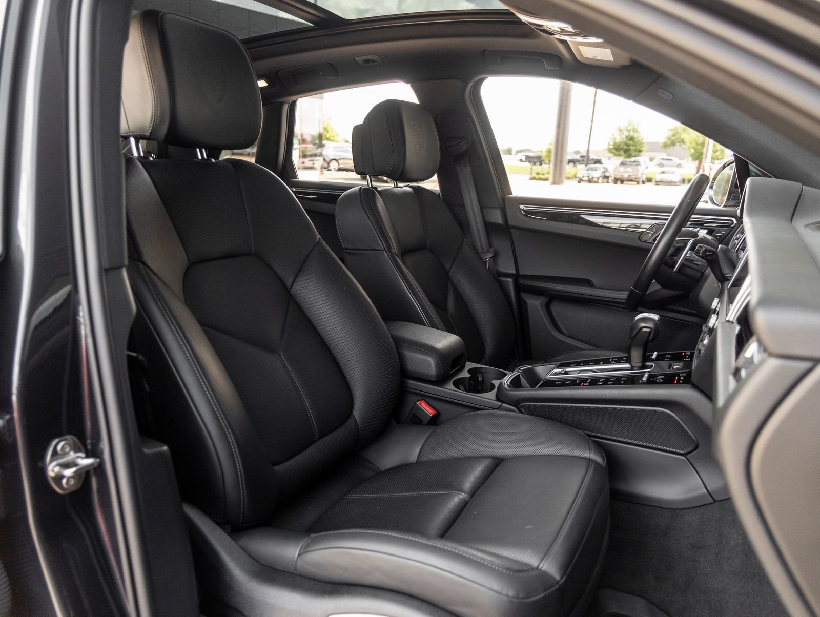 Certified 2024 Porsche Macan S AWD/4WD image 46