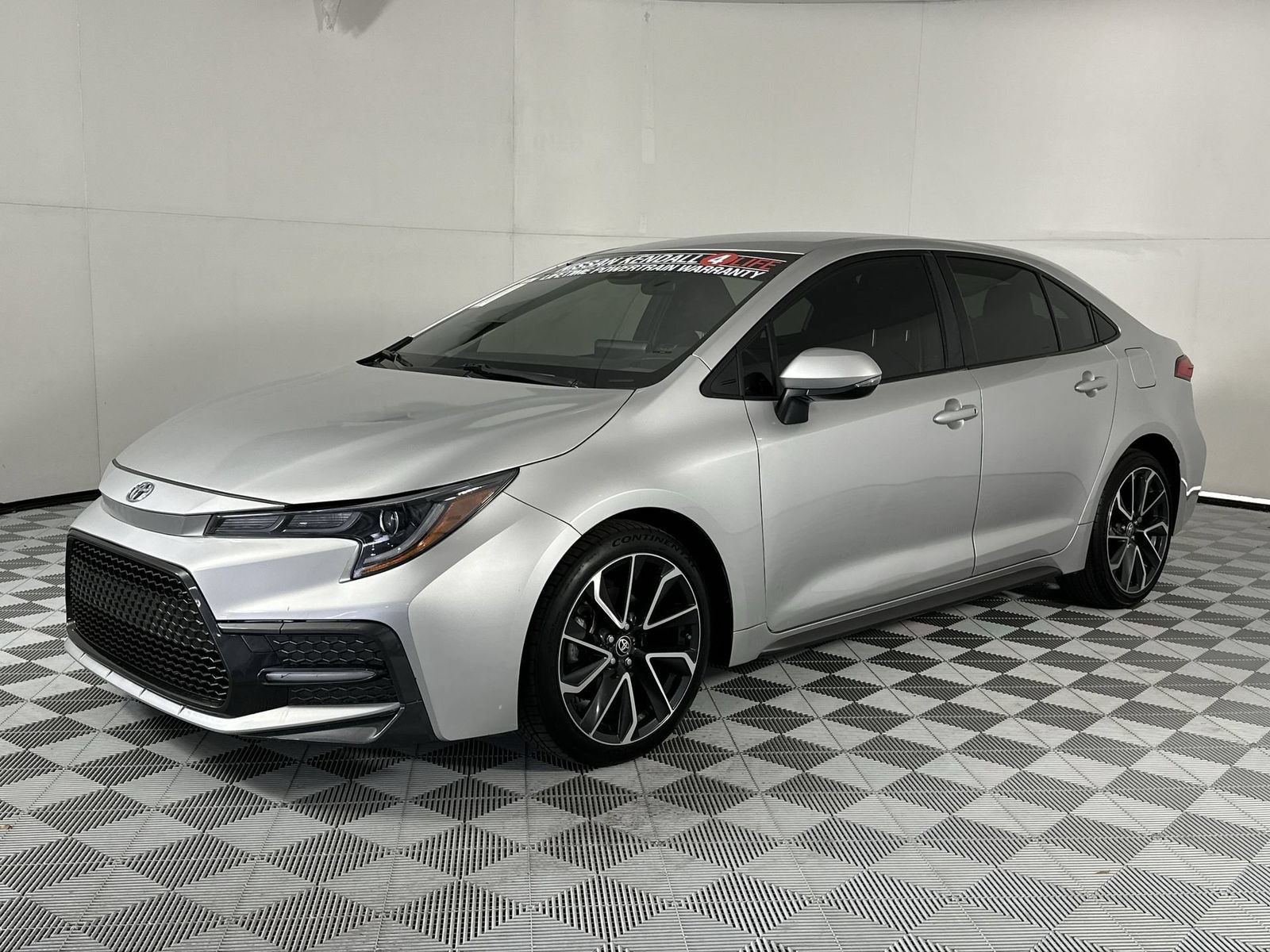 Used 2022 Toyota Corolla SE w/ Carpet Mat Package (TMS) FWD image 4