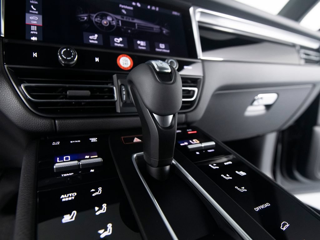 New 2026 Porsche Macan Turbo AWD/4WD image 32