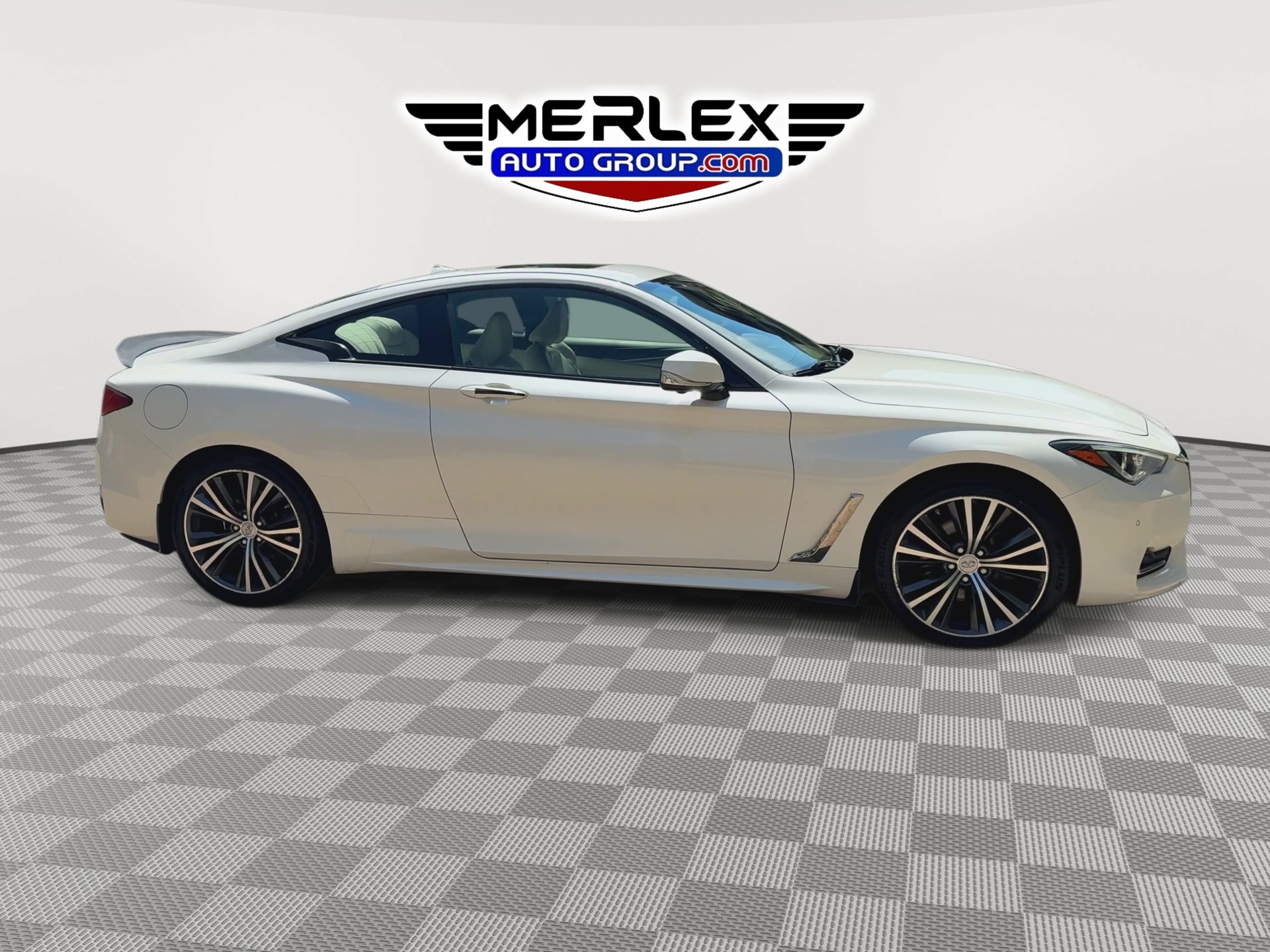 Used 2017 INFINITI Q60 2.0t w/ Premium Plus Package 2.0T AWD/4WD image 9