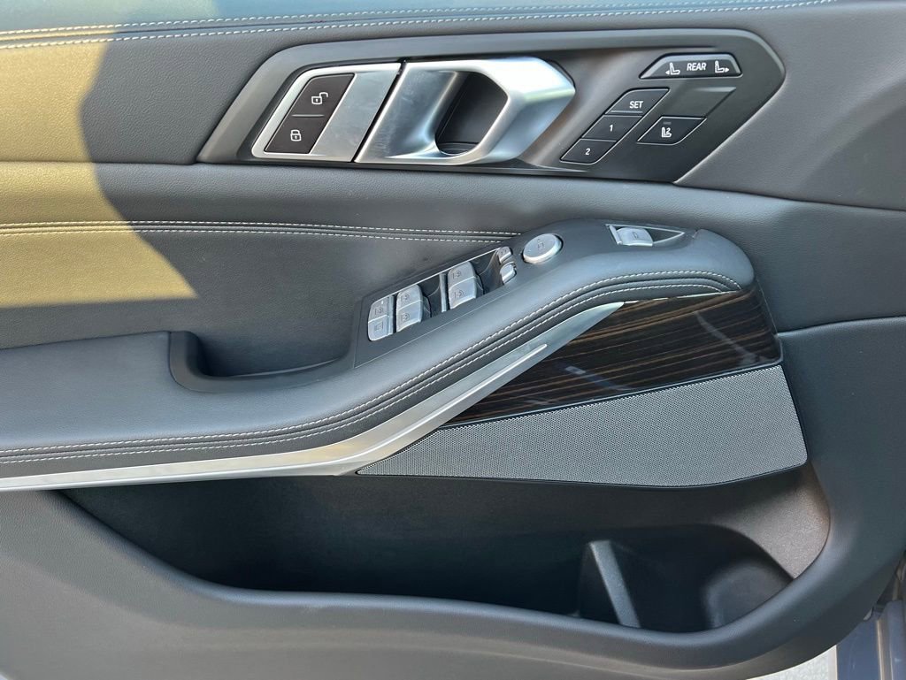 Used 2024 BMW X7 xDrive40i w/ Premium Package image 35