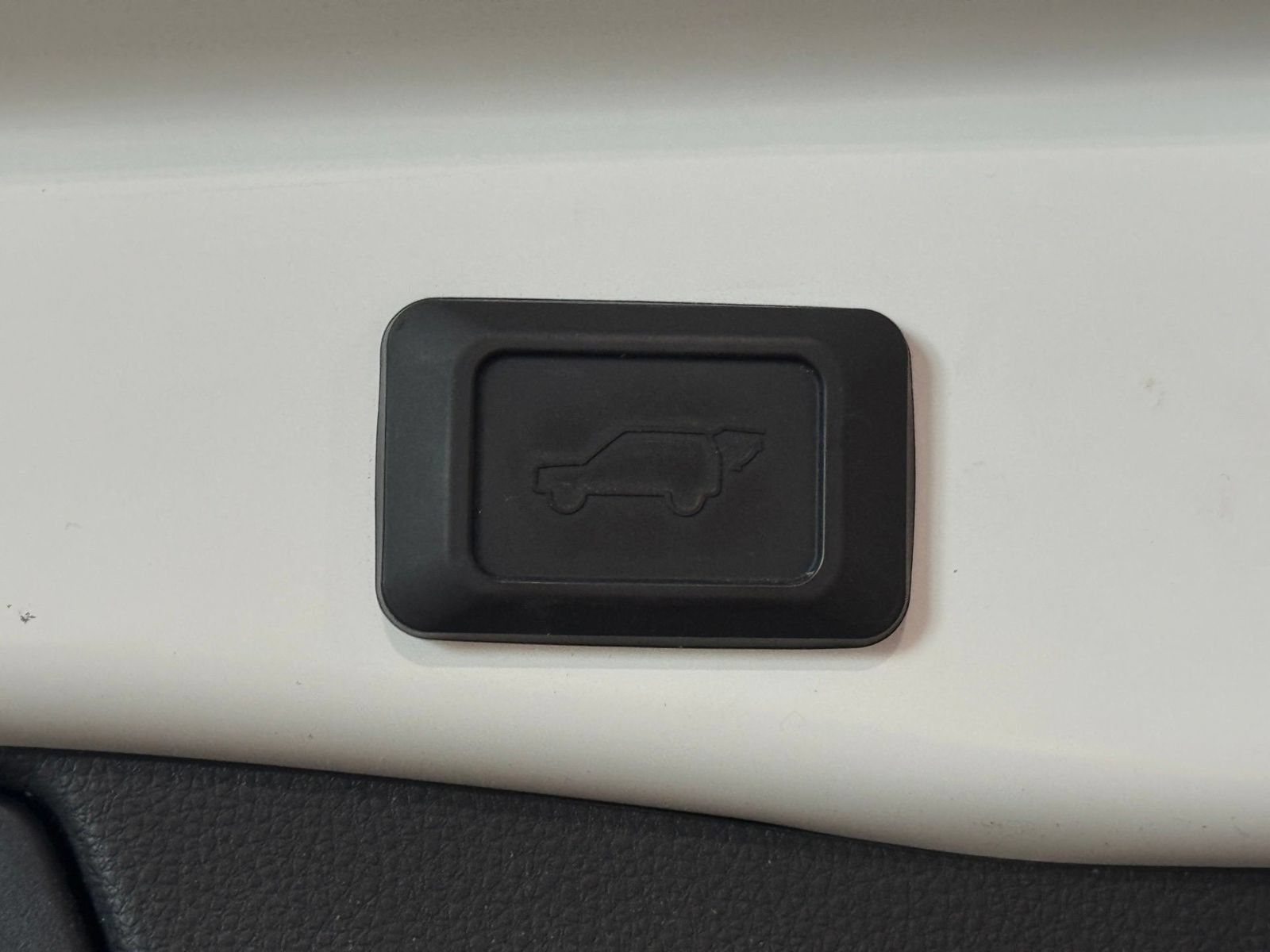 Used 2020 Toyota RAV4 XLE Premium AWD/4WD image 13