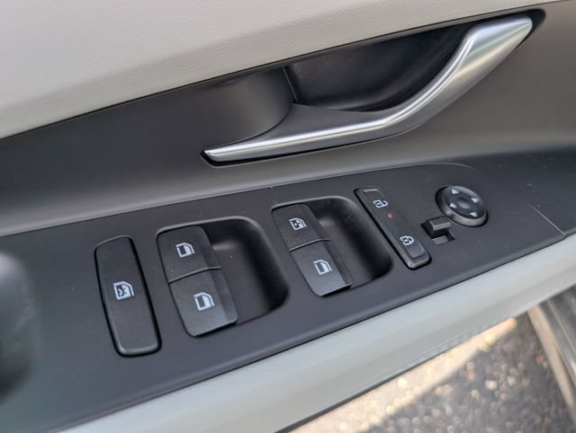 New 2026 Hyundai Elantra Limited FWD image 16