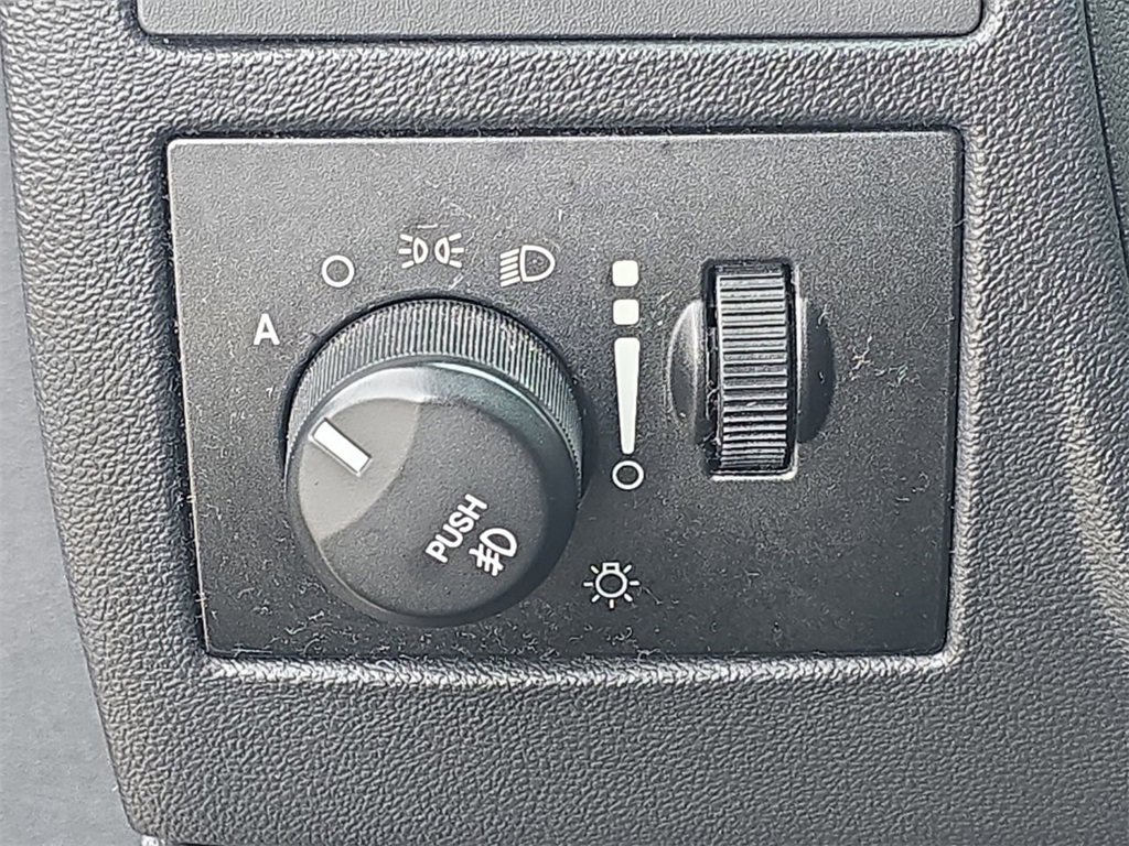 Used 2010 Dodge Challenger R/T image 18