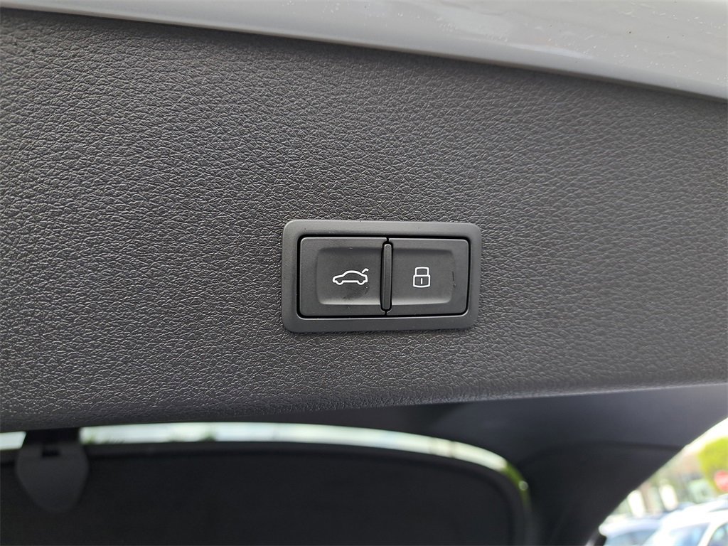 Certified 2024 Audi Q8 e-tron Premium Plus w/ Premium Plus Package image 31