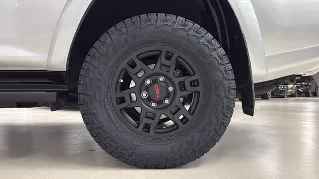 Used 2018 Toyota 4Runner SR5 RWD image 9
