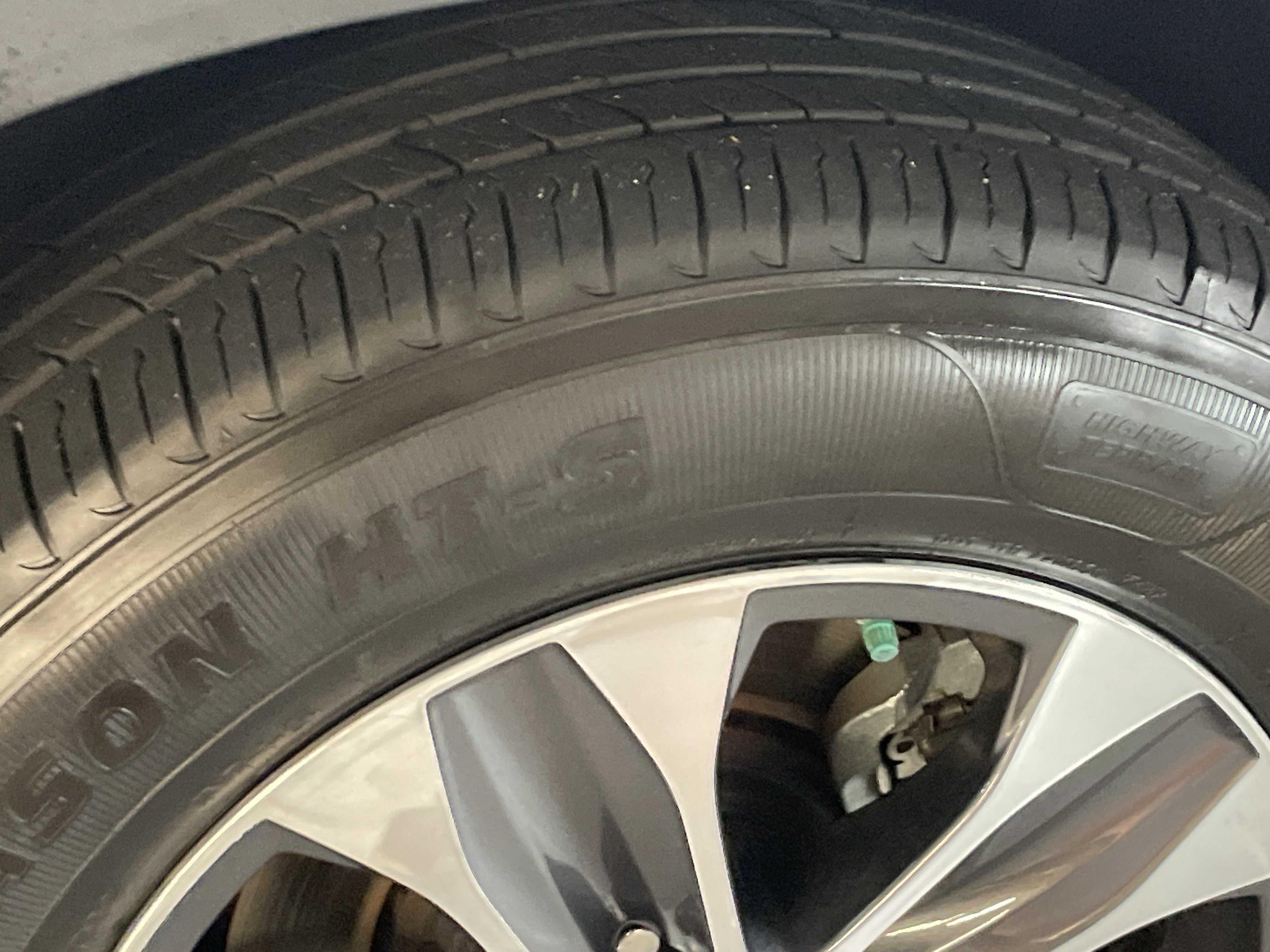 Used 2023 Toyota Highlander XLE image 12