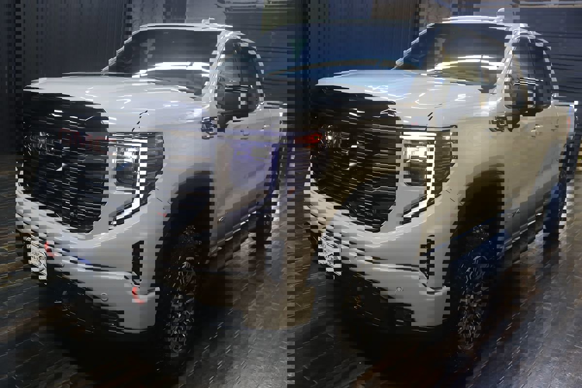 Used 2026 GMC Sierra 1500 AT4 w/ AT4 Premium Package image 6