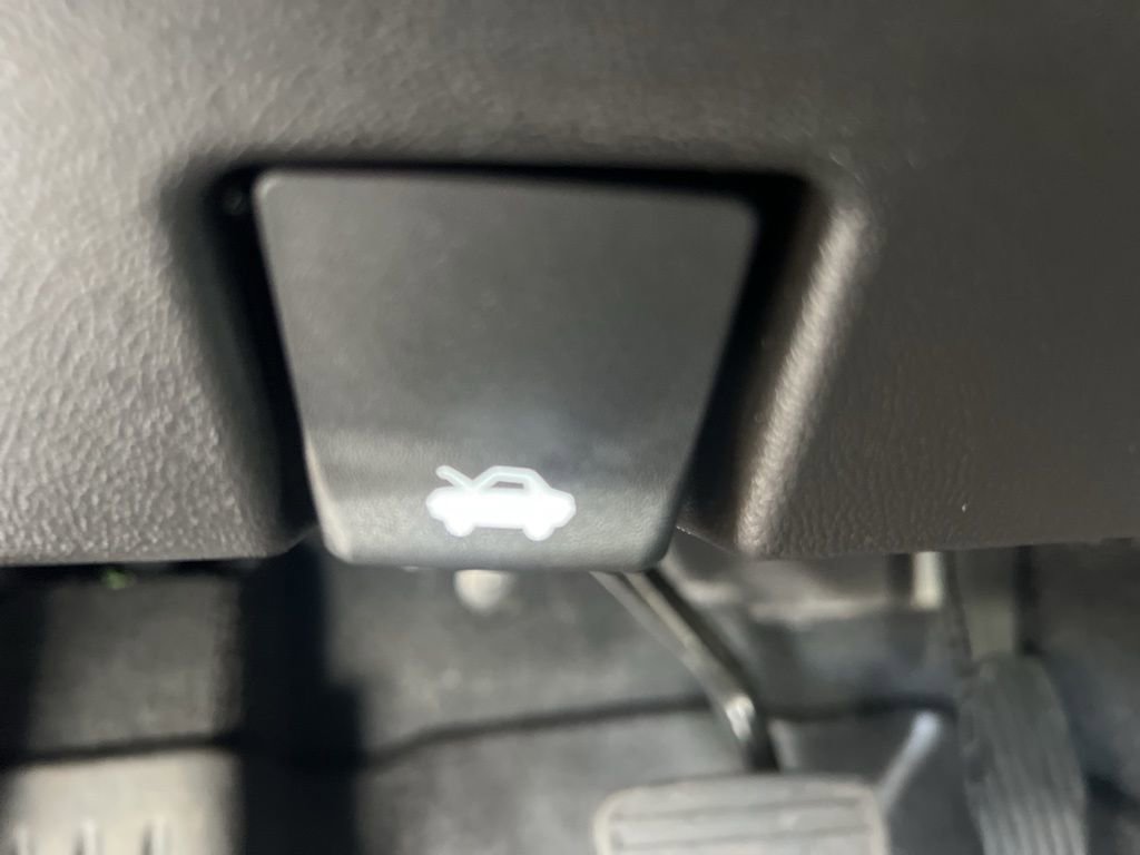 Used 2025 Chevrolet Colorado W/T image 12